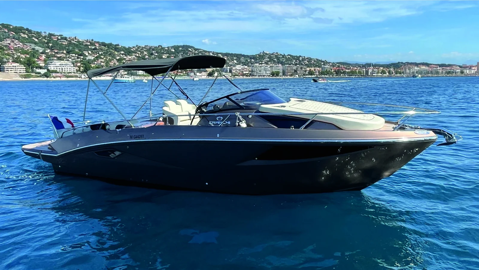 Cranchi E30 Endurance, location yacht Cannes